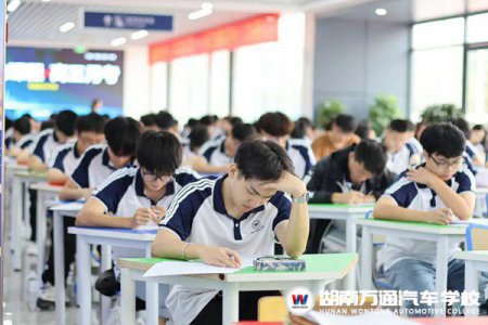 月考紀(jì)實丨追光的人終會光芒萬丈，每一次努力都是自我的超越！