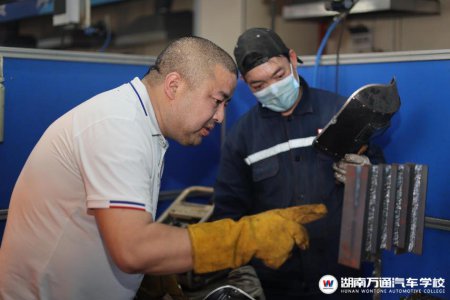 [五一勞動模范教師推薦]符冬軍:以匠心育英才,以熱情鑄輝煌