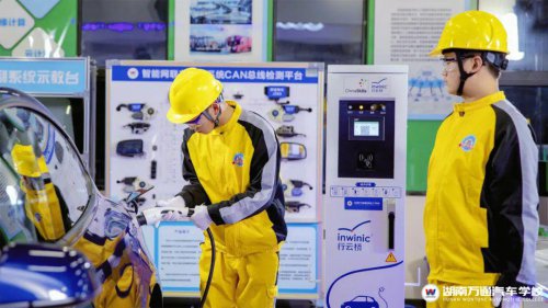 汽車首超房地產(chǎn),成為我國第 一經(jīng)濟(jì)支柱！