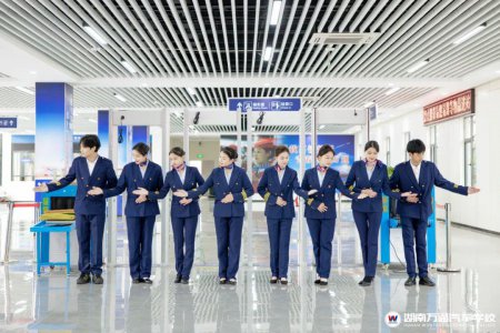 湖南萬通給您拜年了!溫馨提醒您:春節(jié)出行,安全為先!