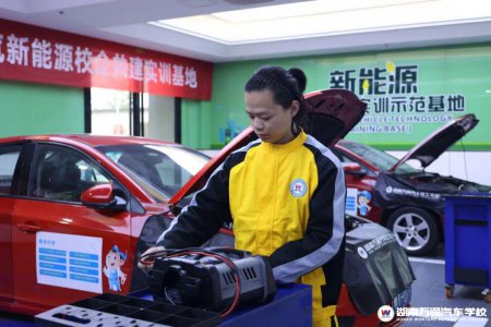 18歲高考失利,打工3年,他再次重返校園學(xué)技術(shù)實(shí)現(xiàn)人生突破!