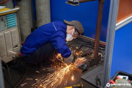 現(xiàn)在學(xué)焊接,會被機(jī)器取代嗎?焊接發(fā)展怎么樣?在湖南去哪里學(xué)焊接?