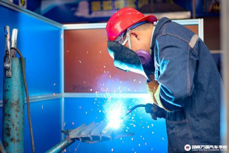 柳工集團(tuán)、湖南中鐵五新焊工定向班火熱招新！