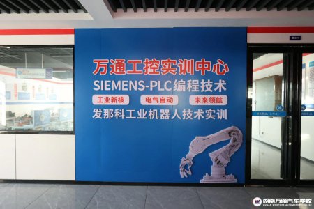 長沙＂智造＂在崛起!在湖南長沙,學(xué)習(xí)工業(yè)機(jī)器人技術(shù)去哪學(xué)才專業(yè)?