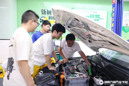 男生讀職校適合學什么專業(yè)?(初高中生必看)