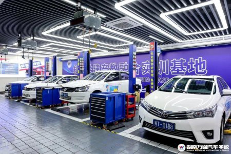 揭秘湖南萬通＂理實(shí)一體＂ 教學(xué)法:真技術(shù)這樣煉成！