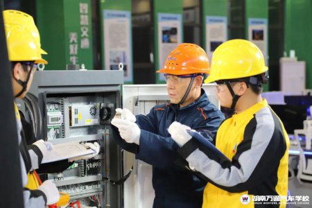 湖南考生,男生讀職校適合學(xué)什么專業(yè)?