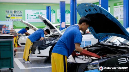 高考落榜,想去找個廠上班?別！學(xué)技術(shù)才是明智選擇