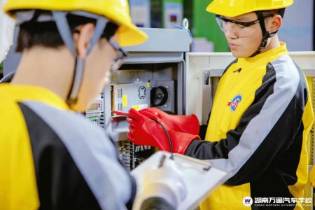 17-38歲把握機會！短期快速進入新能源汽車技術(shù)領(lǐng)域