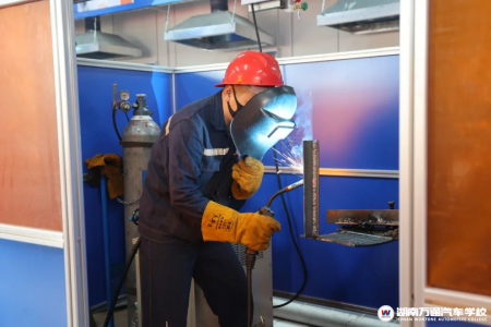 中年失業(yè)了,學什么技術(shù)好?一技在手,飯碗不愁